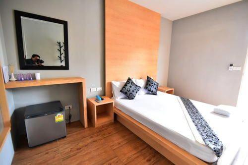 Deluxe Queen Room