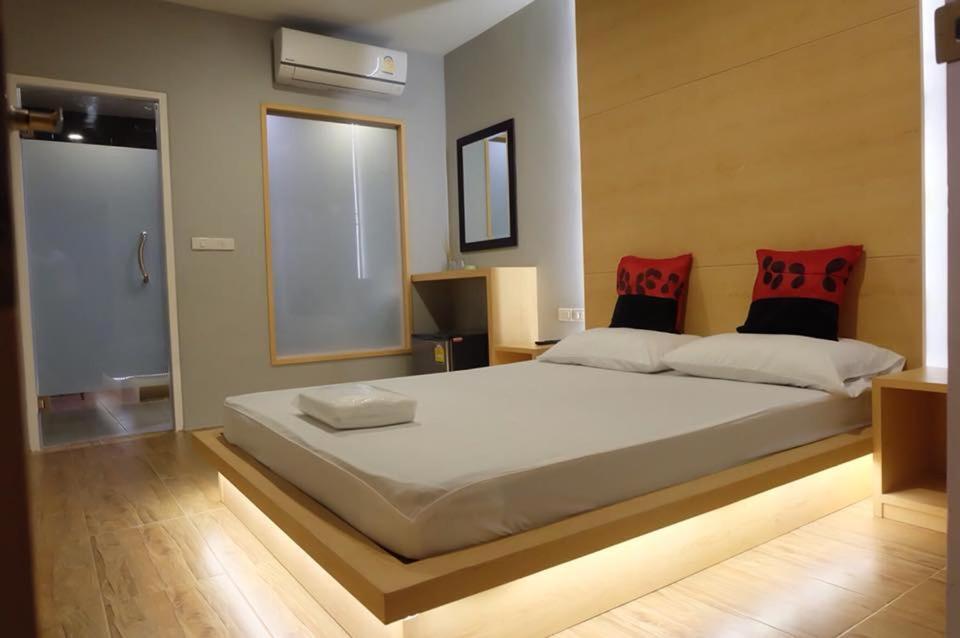 Queen Room Pool View